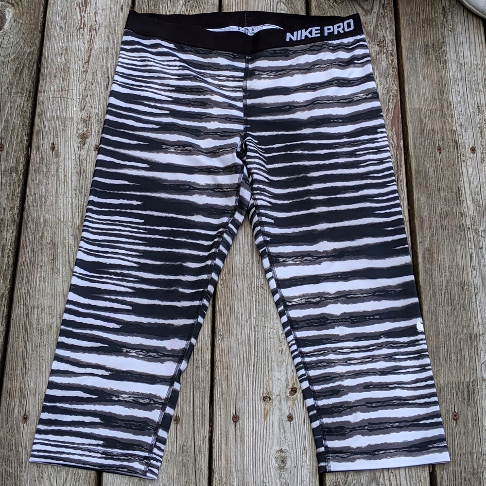 Nike Pro Capris- size XL